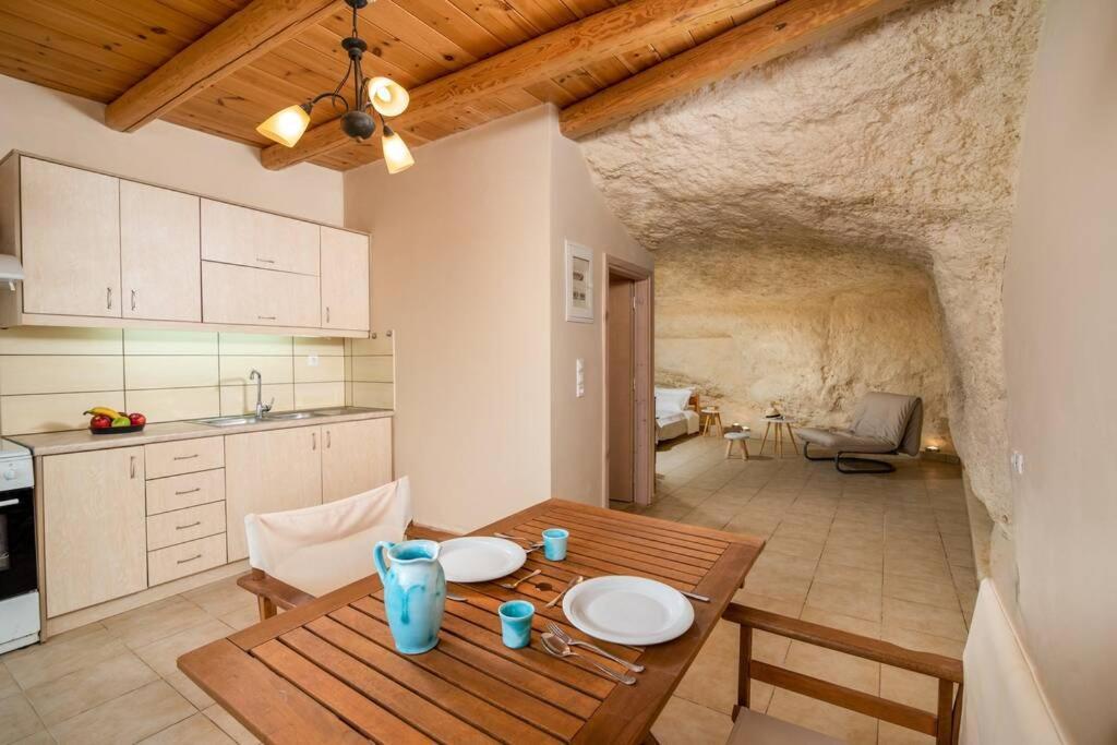 Nostos Cave Seaview Apartment Matala  Bagian luar foto